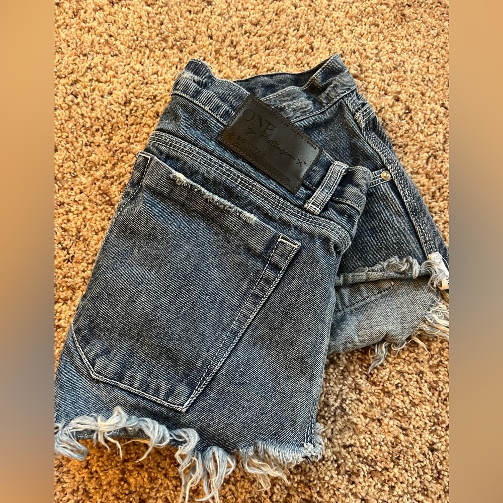 One Teaspoon shorts; size 26. Bonitas.